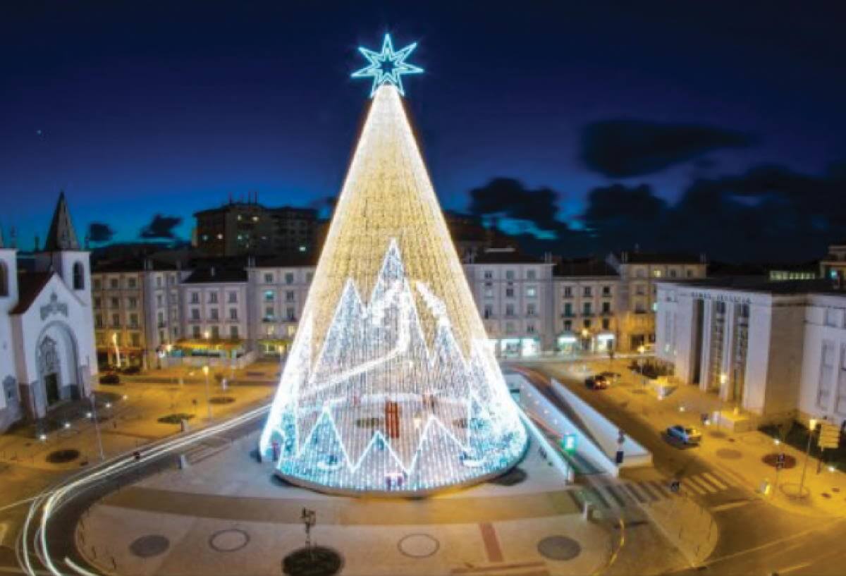 Revista Amar - Portugal - Árvore de Natal - Caldas da Rainha